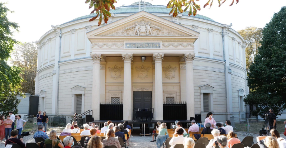 Jardin du théâtre du Rond-Point.png